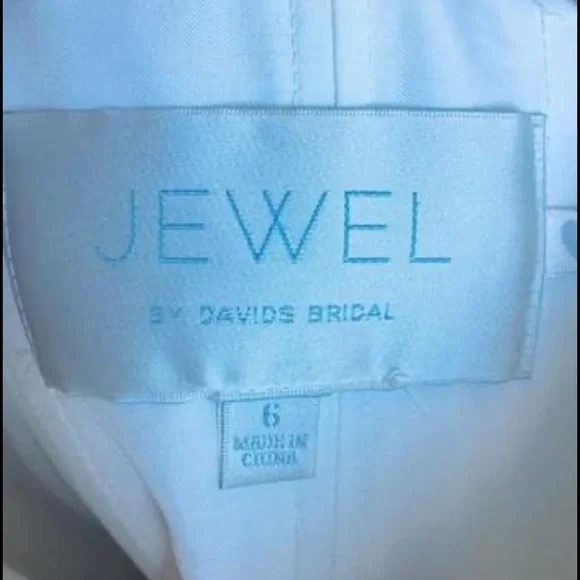 Jewel by David’s Bridal. Beautiful wedding dress!!! Off-white size 6. - Picture 5 of 6